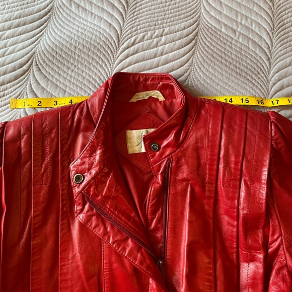 Vintage Ada women’s red leather jacket. Classic 1980s excellent condition. - Picture 11 of 15